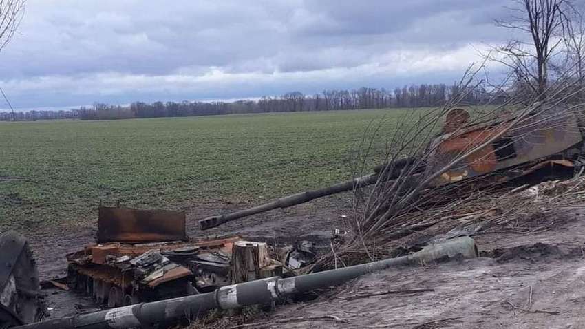 Блискуча робота: у Чернігівській області показали розбиту техніку РФ (ФОТО) Блискуча робота: у Чернігівській області показали розбиту техніку РФ (ФОТО)