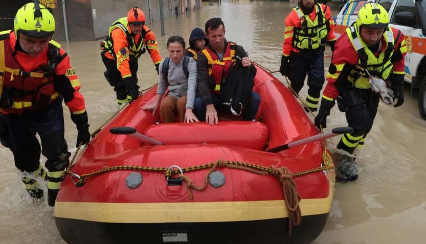 В северных районах Италии началась массовая эвакуация: какая причина