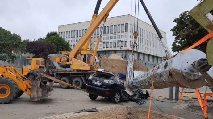 Гигантские флагштоки ко Дню Независимости: эксперт рассказал о дорогом удовольствии власти за счет бюджета