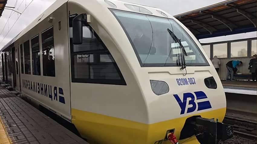 «Укрзалізниця» заборонила продавати квитки ще на 12 станціях