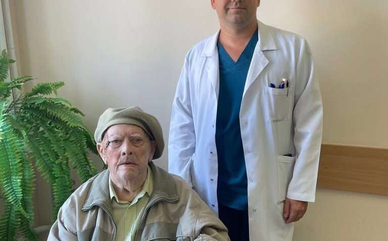 У Львові прооперували 102-річного чоловіка з раком шкіри: що відомо У Львові прооперували 102-річного чоловіка з раком шкіри: що відомо