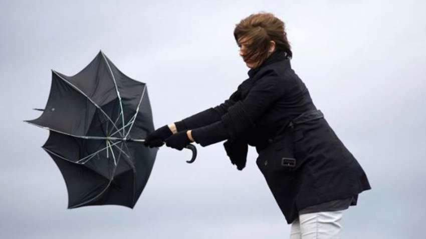 Погода в Украине: "схватка" циклонов и штормовое предупреждение 