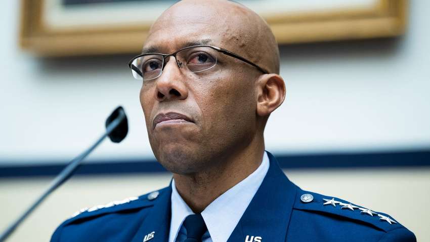 В Пентагоне впервые высказались об отправке военных США в Украину В Пентагоне впервые высказались об отправке военных США в Украину