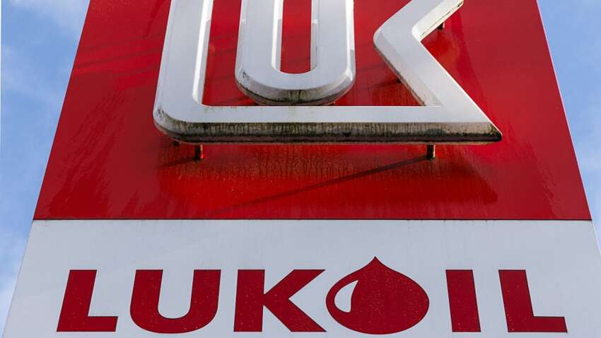 "Лукойл" втратив контроль над НПЗ у Європі через санкції, проте є важливий нюанс