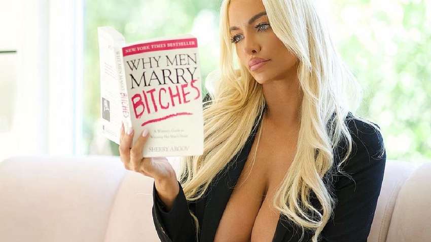 Звезда Playboy похвасталась своей реальной фигурой: фото 18+