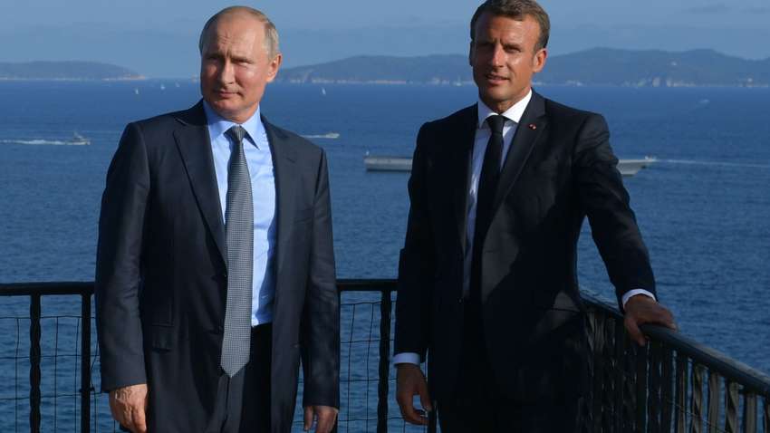 Путин коротко переговорил с Макроном на похоронах Ширака 