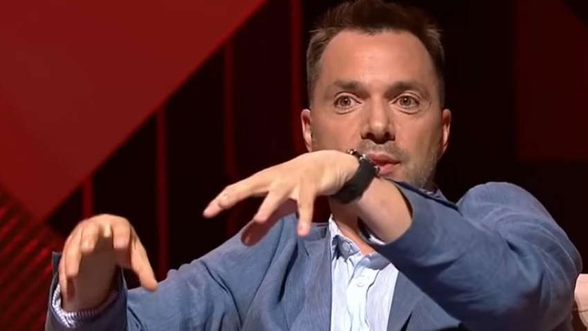 Арестович втрапив у скандал через заяву про жінок в армії: що відомо Арестович втрапив у скандал через заяву про жінок в армії: що відомо