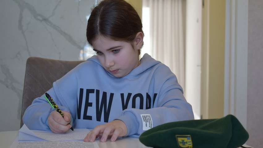 Скажите Путину, чтобы забрал свои танки и войска: дочь погибшего пограничника написала письмо Елизавете II Скажите Путину, чтобы забрал свои танки и войска: дочь погибшего пограничника написала письмо Елизавете II