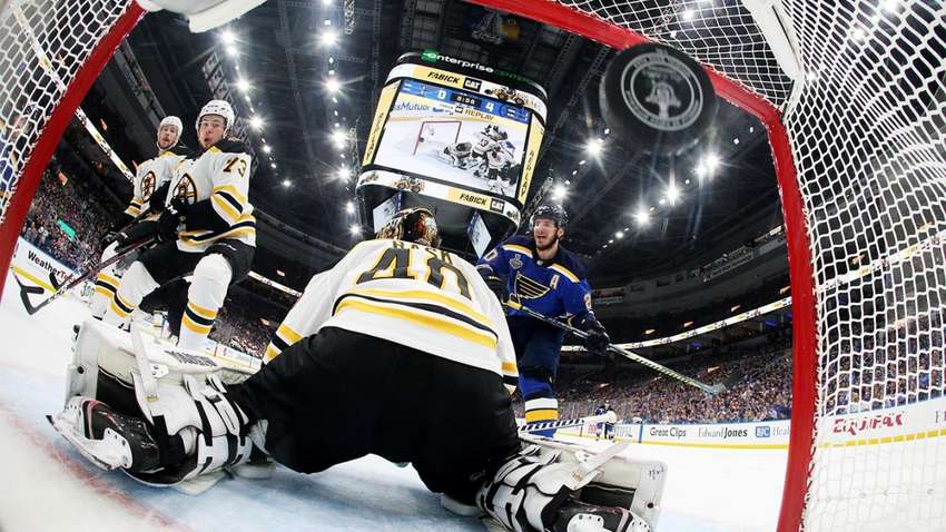 НХЛ досрочно завершила регулярный чемпионат. Кубок Стэнли разыграют 24 команды вместо 16