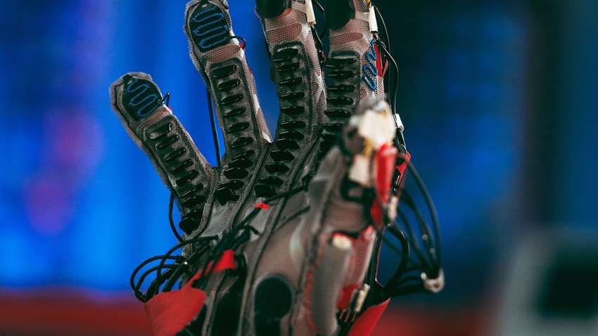 Як погладити VR-рукавичкою віртуальну собаку – фантастична вигадка від Цукерберга