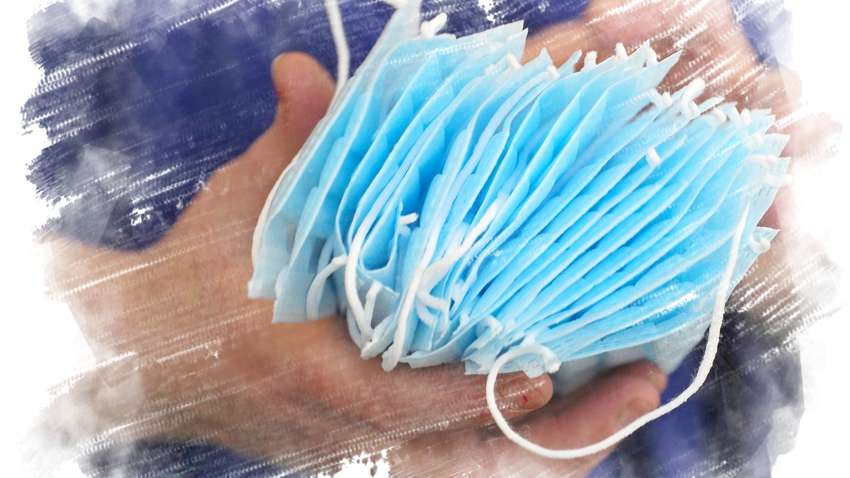 Комаровський пояснив, чому маски не врятують українців від коронавірусу