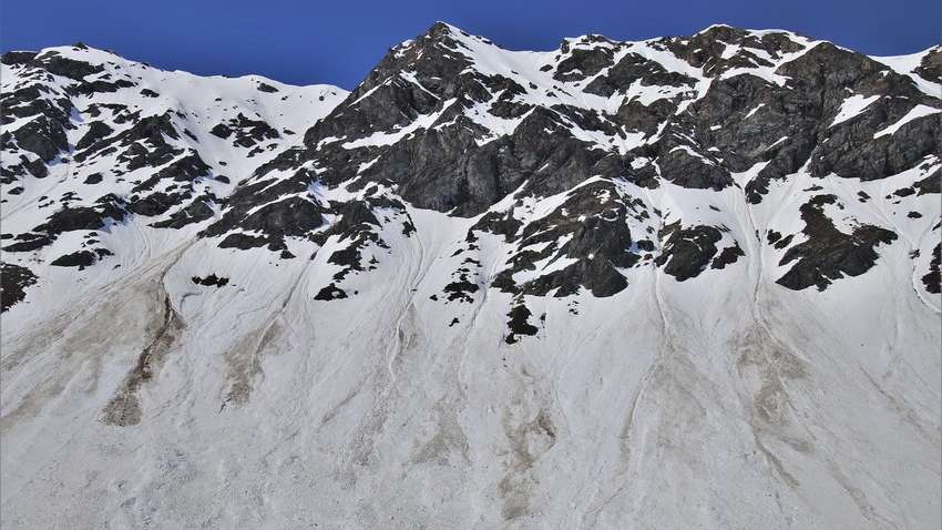 Синоптики закликають туристів не йти в гори: в 4 областях є загроза сходження лавин Синоптики закликають туристів не йти в гори: в 4 областях є загроза сходження лавин