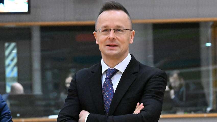 У Орбана выступили против размещения военных миссий в Украину и ограничения на импорт энергоносителей из РФ У Орбана выступили против размещения военных миссий в Украину и ограничения на импорт энергоносителей из РФ