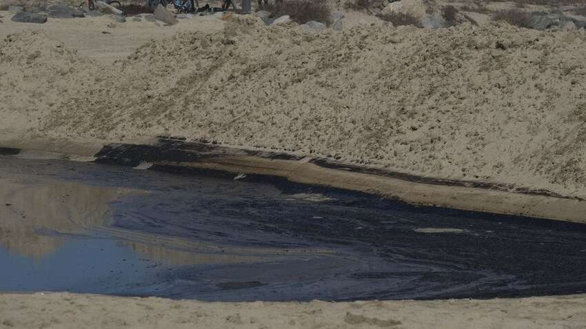 Черное море под угрозой: гигантское нефтяное пятно движется в сторону Крыма Черное море под угрозой: гигантское нефтяное пятно движется в сторону Крыма