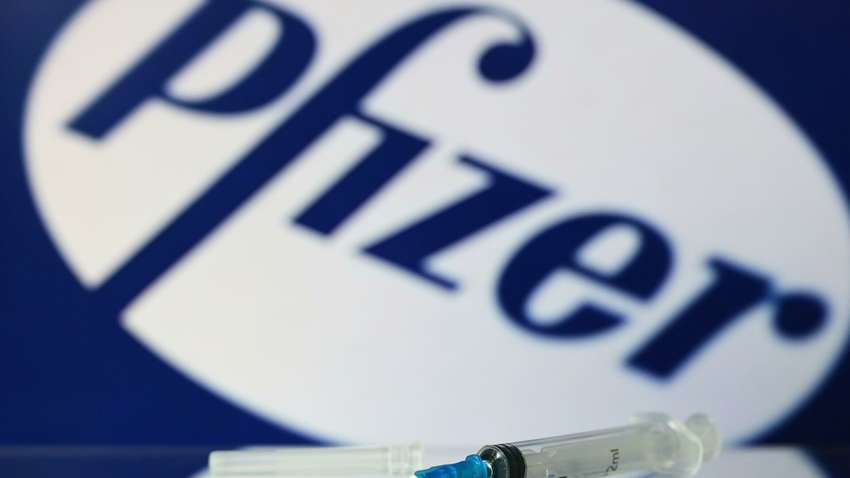 Эксперты из компании Pfizer обещают адаптировать свою вакцину к штамму Omicron