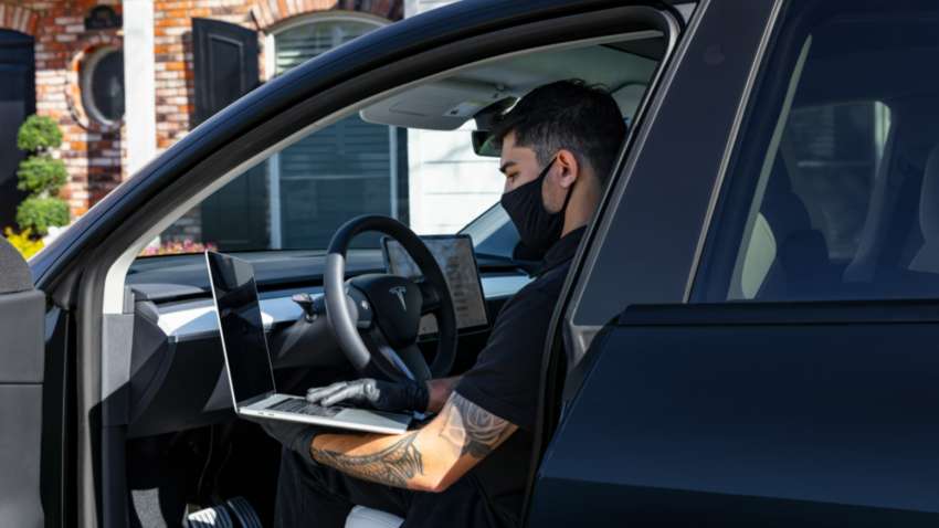 На Tesla подали в суд за расизм: що вирішили присяжні