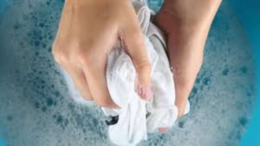 «Еко» — не означає безпечно: популярний кисневий порошок може спалити шкіру й зіпсувати дім за одну ніч