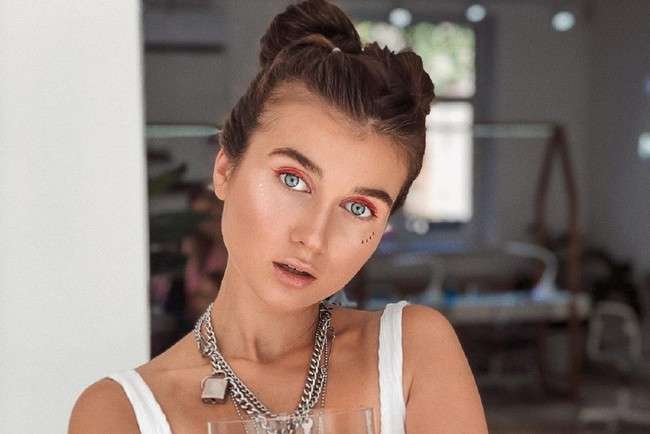 Завадила зайва вага: автор пісні "Охрана, отмєна" розповіла про нездійснені мрії