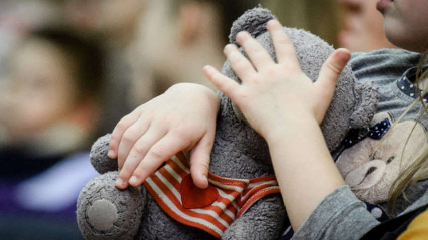 В Росії дитяча омбудсменка усиновила примусово вивезеного хлопчика з Маріуполя В Росії дитяча омбудсменка усиновила примусово вивезеного хлопчика з Маріуполя