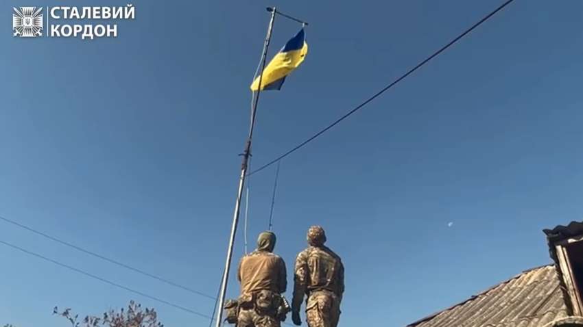 У двох звільнених селах на сході підняли український прапор У двох звільнених селах на сході підняли український прапор