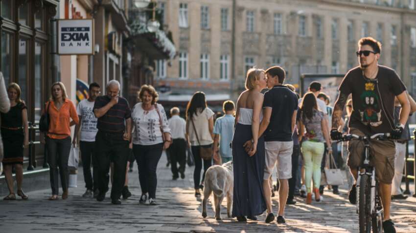 В Словакии будут штрафовать за скорую ходьбу: на тротуарах вводят "лимит скорости" В Словакии будут штрафовать за скорую ходьбу: на тротуарах вводят "лимит скорости"