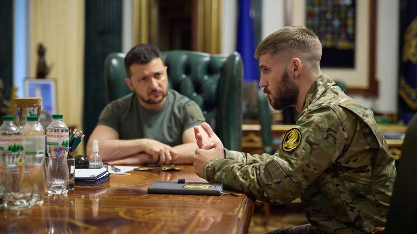 Зеленский решил получить информацию о контрнаступлении "из первых уст": с кем он встретился Зеленский решил получить информацию о контрнаступлении "из первых уст": с кем он встретился