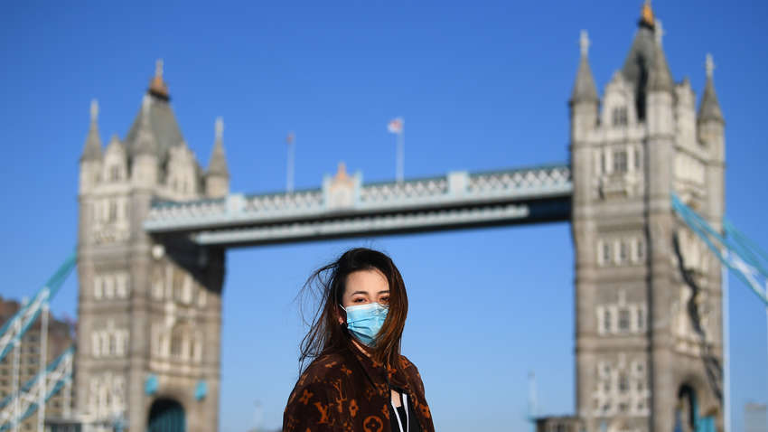 Більше 15 тисяч випадків:  у Британії ускладнюється ситуація з коронавірусом