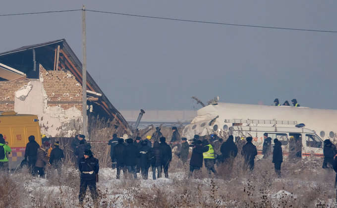 Опубликована запись разговора пилотов во время крушения самолета в Казахстане