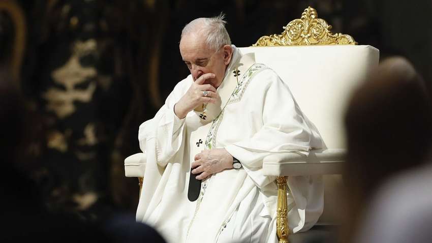 Скандал в Ватикане: Папу Римского заставляют нарушить традицию Скандал в Ватикане: Папу Римского заставляют нарушить традицию