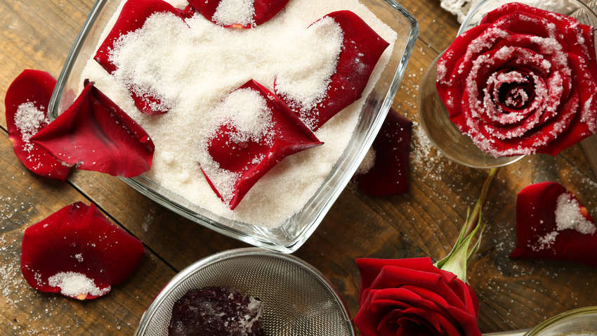 Пелюстки квітів в кулінарії: оригінальні поєднання Пелюстки квітів в кулінарії: оригінальні поєднання