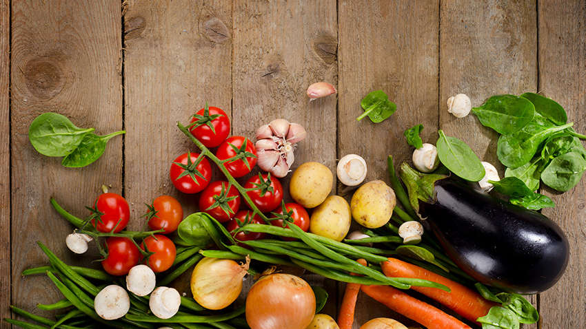 Лікарі розповіли, кому не можна їсти помідори та картоплю