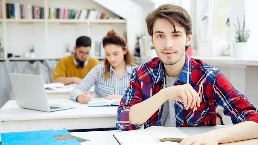 Українські студенти іноземних вишів не зможуть перетинати кордон, рішення остаточне