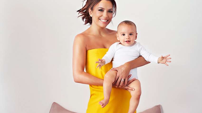 Ева Лонгория поделилась трогательным видео с годовалым сыном