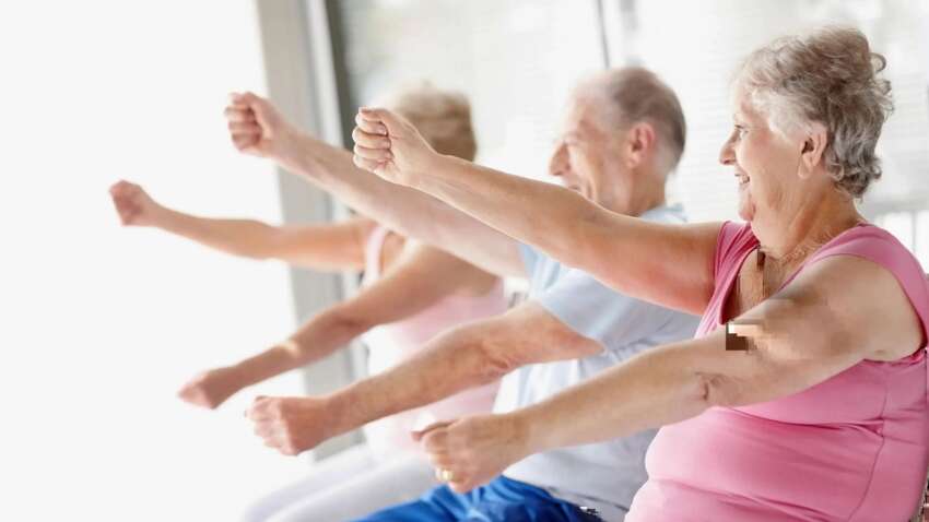 Ученые назвали идеальное упражнение для сжигания жира после 60 лет. 