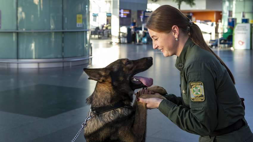 Прятал груз в носках и трусах: неожиданная находка украинских пограничников