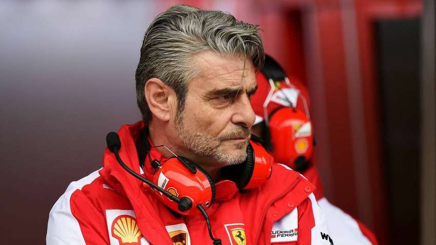 Швидка замість боліда: екс-глава гоночної команди Ferrari змінив професію через пандемію