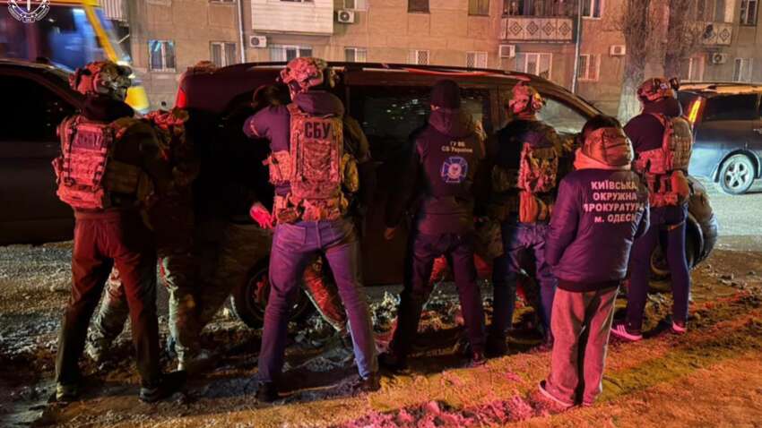 Похитили мужчину и требовали деньги: в Одессе задержали трех представителей ТЦК 