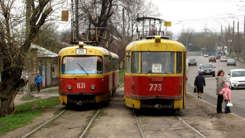 Масові скандали в Харкові: пасажири б'ють трамваї і зупинили рух транспорту