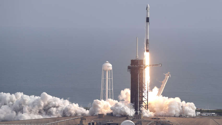 Компания Илона Маска успешно испытала систему спасения космонавтов