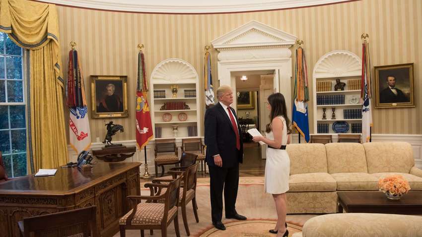 Особиста помічниця Трампа була звільнена за коментарі про його дітей