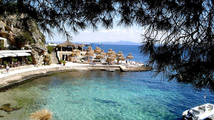 Не буде безкоштовних пляшечок з водою, солодощів та шампанського у міні-барах: на Іспанських курортах вводять нові правила для туристів Не буде безкоштовних пляшечок з водою, солодощів та шампанського у міні-барах: на Іспанських курортах вводять нові правила для туристів