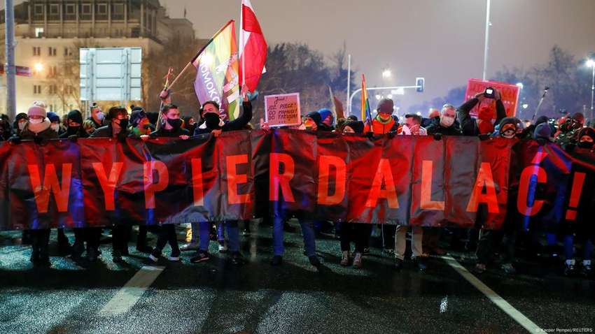 Уряд Польщі оголосив нові правила стосовно абортів: що змінили