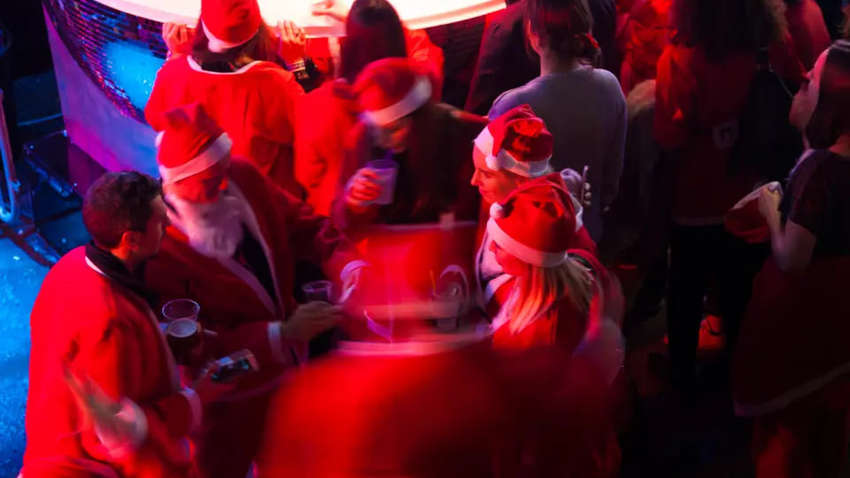 Різдвяний скандал: працівниця Букінгемського палацу накинулась з кулаками на бармена