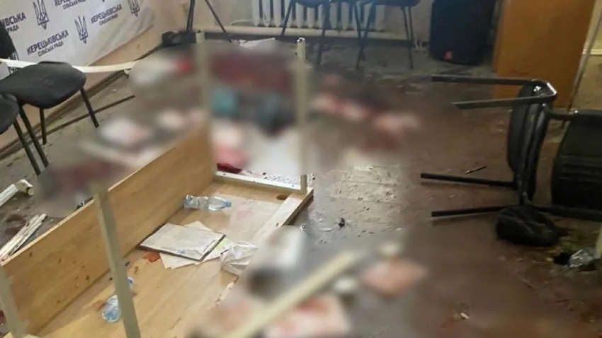 Депутат подорвал три гранаты прямо во время сессии, минимум 6 человек в тяжелом состоянии: ФОТО