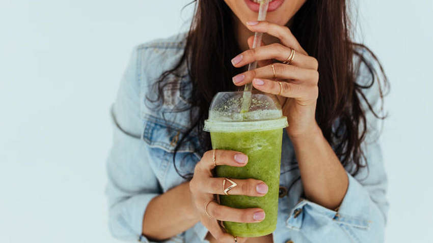 Названы напитки, которые обезвоживают организм