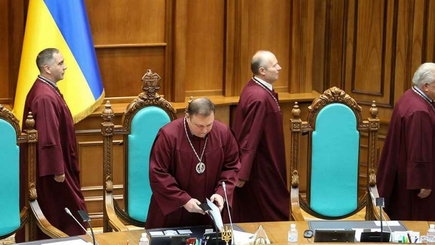 Проверка на конституционность: эксперты оценили инициативу Зеленского сократить количество депутатов