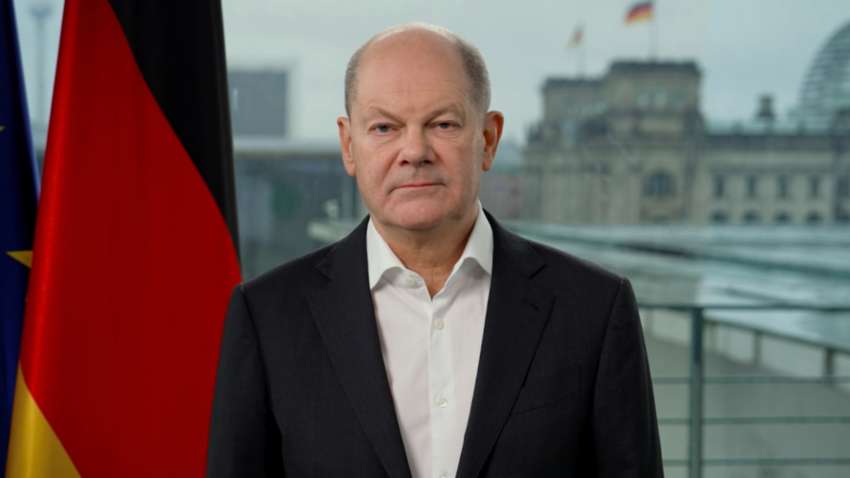 Шольц пояснив, чому змінив думку та дозволив Україні бити по РФ німецькою зброєю