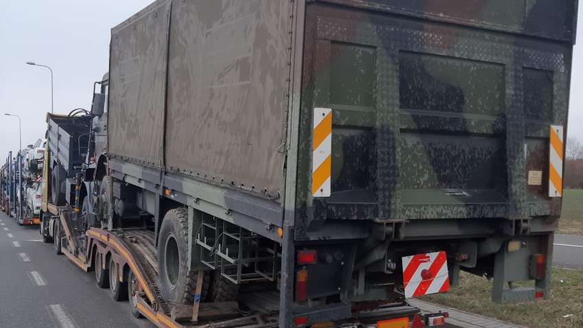Многие грузовики не могут доехать до ВСУ: поляки блокируют военные грузы Многие грузовики не могут доехать до ВСУ: поляки блокируют военные грузы