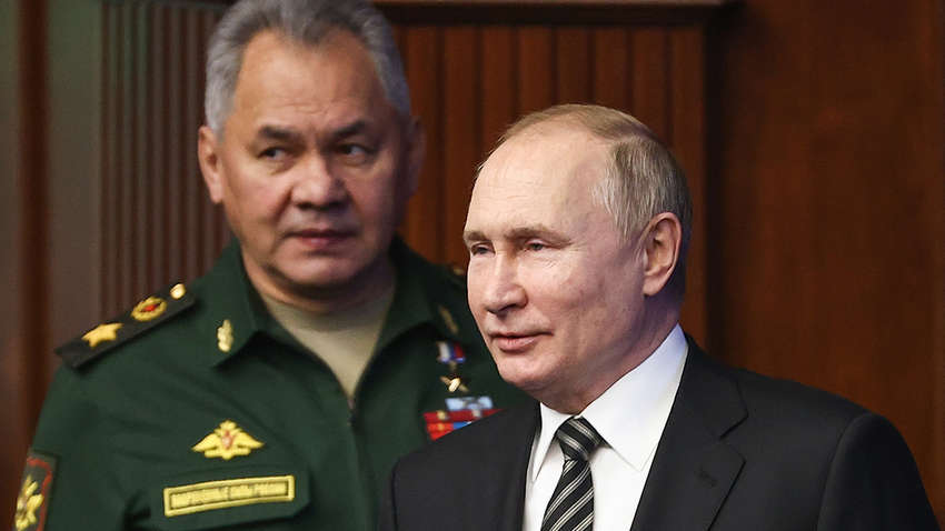 Путин демонстративно унизил Шойгу: почему министр обороны упал в немилость (ВИДЕО)
