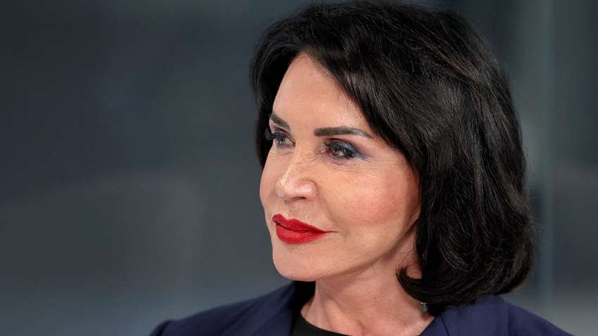 Ледве шкутильгає: співоча російська козачка Надя насилу пересувається без допомоги Ледве шкутильгає: співоча російська козачка Надя насилу пересувається без допомоги